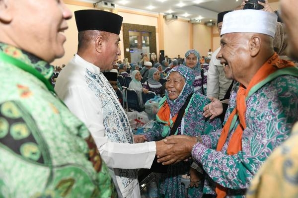  Gubernur Edy Rahmayadi Sambut Kepulangan Jemaah Haji Kloter 1 asal Sumut